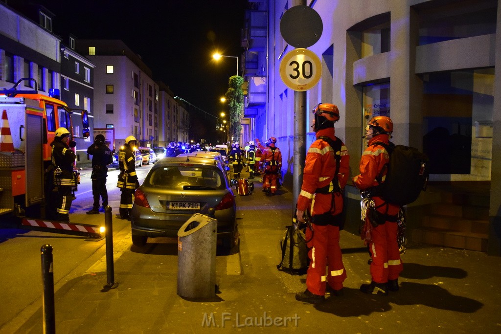 Einsatz BF Koeln Muelheim Formesstr Deutz Muelheimesrtr P034.JPG - Miklos Laubert